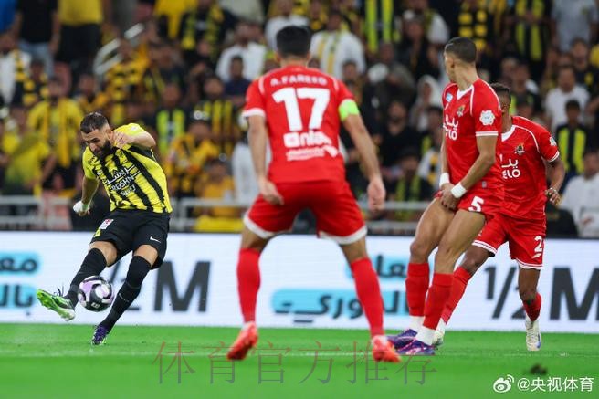 阿拉巴:本泽马非常努力 阿扎尔一直尽力帮助球队